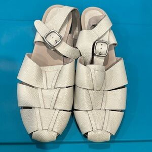 Azaleia cream leather sandals size 8.5